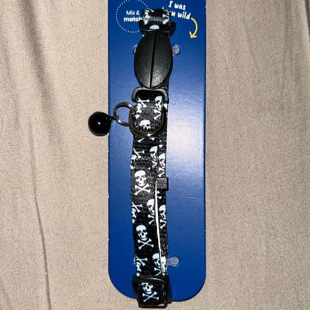 Youly The Rebel Black Skulls Breakaway Cat Collar (S/M)